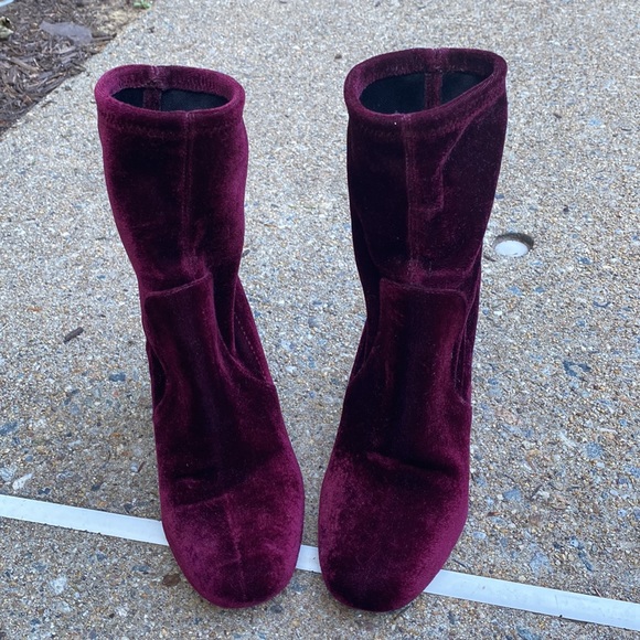 Vintage 1990’s Lord and Taylor Red Velvet Ankle Boots - Picture 4 of 10